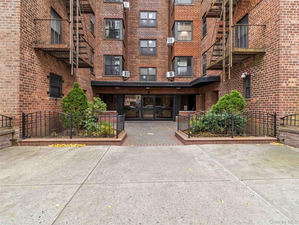 90-10 32nd Ave Unit 305