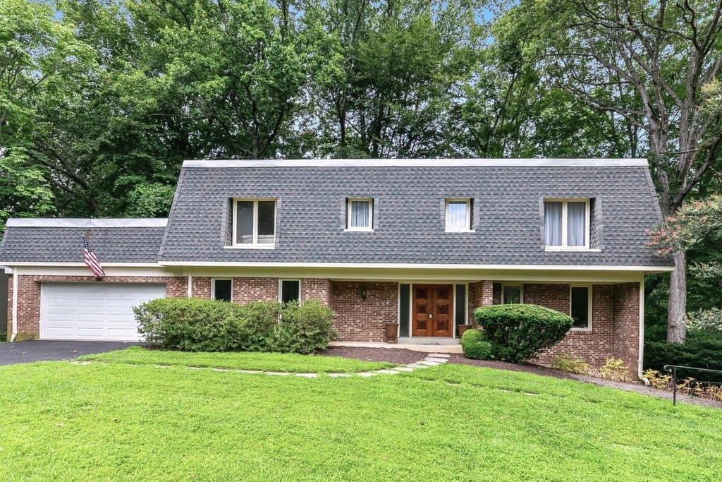 4054 41st St N, McLean