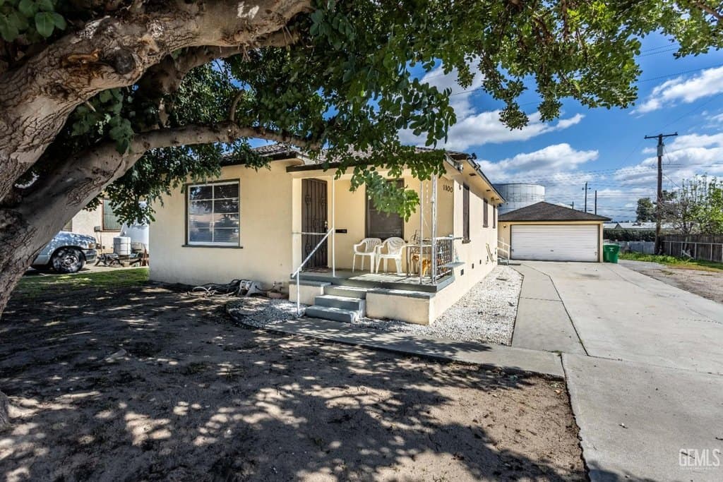 1100 Glade St, Bakersfield