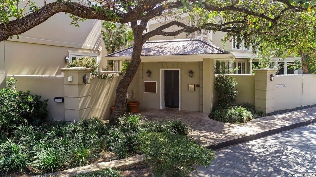 122 Chester St Apt 2, San Antonio