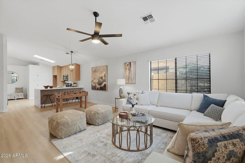 926 E Hearne Way, Gilbert