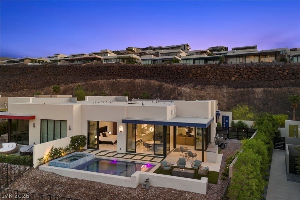 656 Scenic Cliff Dr, Henderson