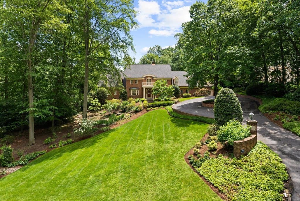 6707 Lupine Ln, McLean