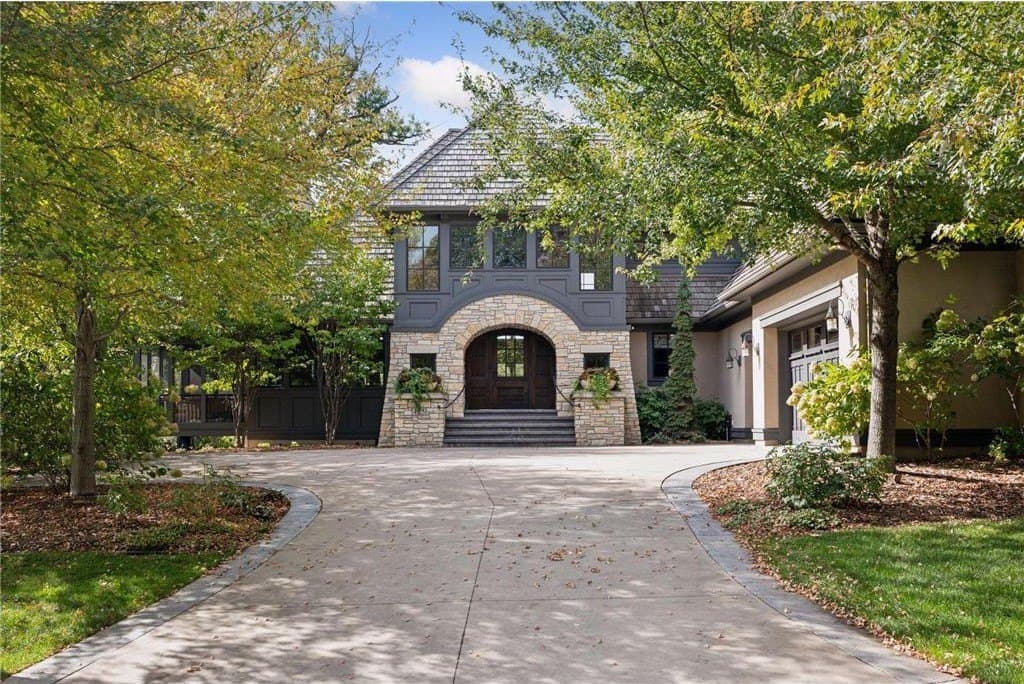 425 Carpenters Pt, Wayzata