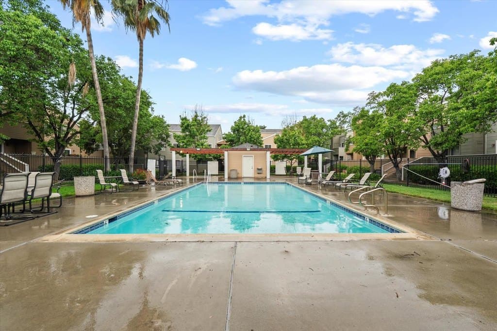 1019 Dornajo Way Apt 160, Sacramento