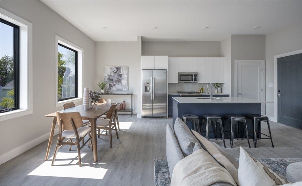 656 Saratoga St Unit 211