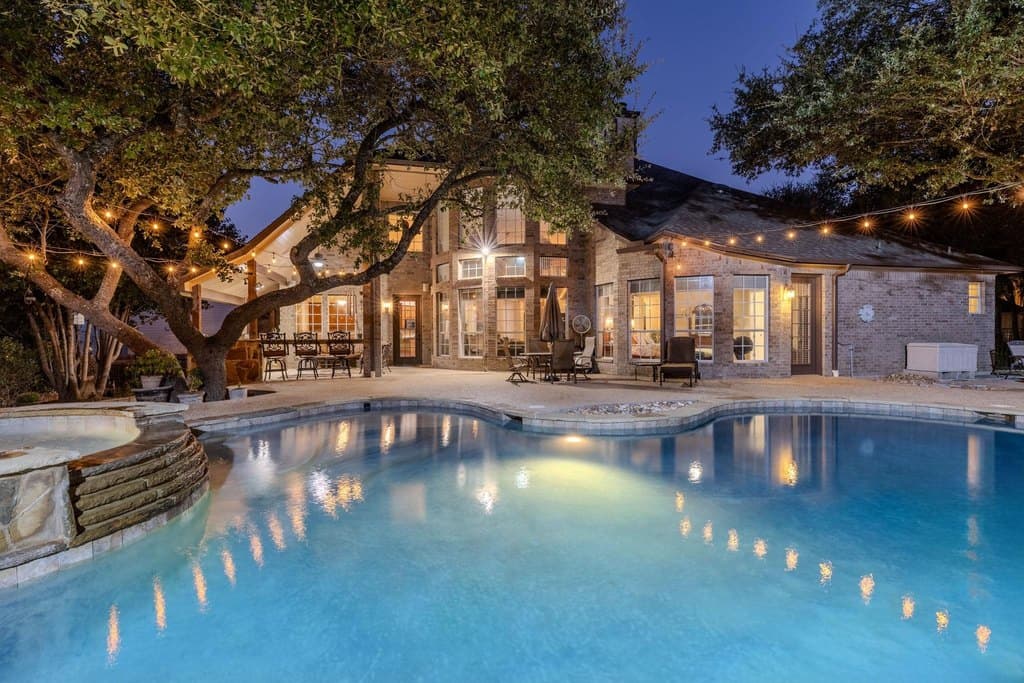 908 Golden Bear Cv, Round Rock