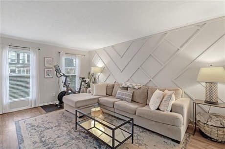 12 Surry County Pl NW