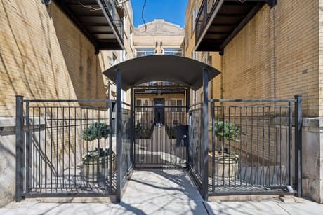 2547 N Clark St Apt 2N
