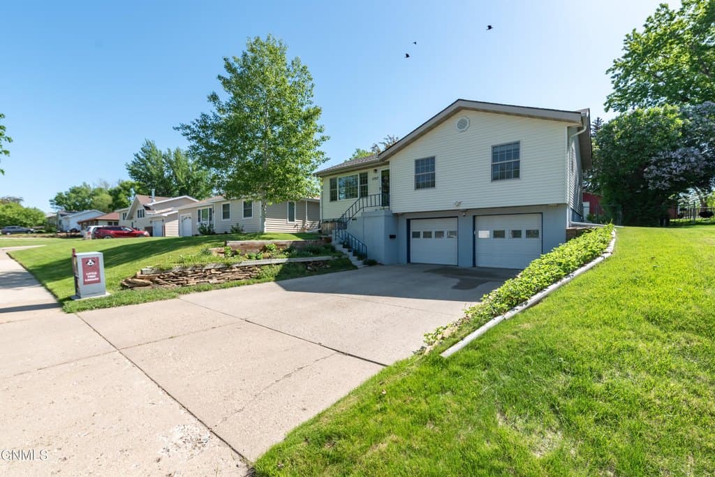 1727 N Griffin St, Bismarck