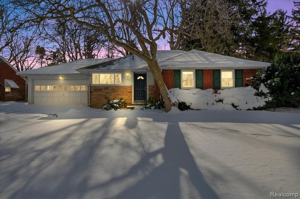 62 Barrington Rd, Bloomfield Hills