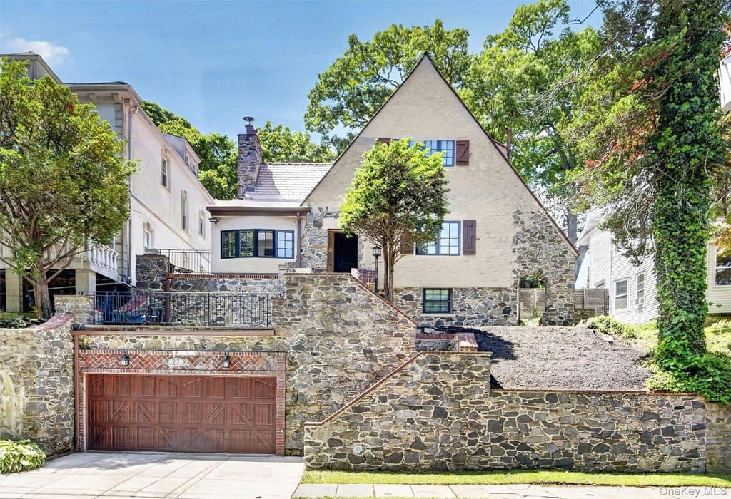 27 Desmond Ave, Bronxville