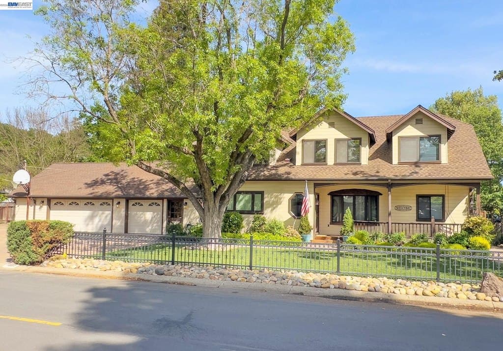 1002 El Curtola Blvd, Lafayette