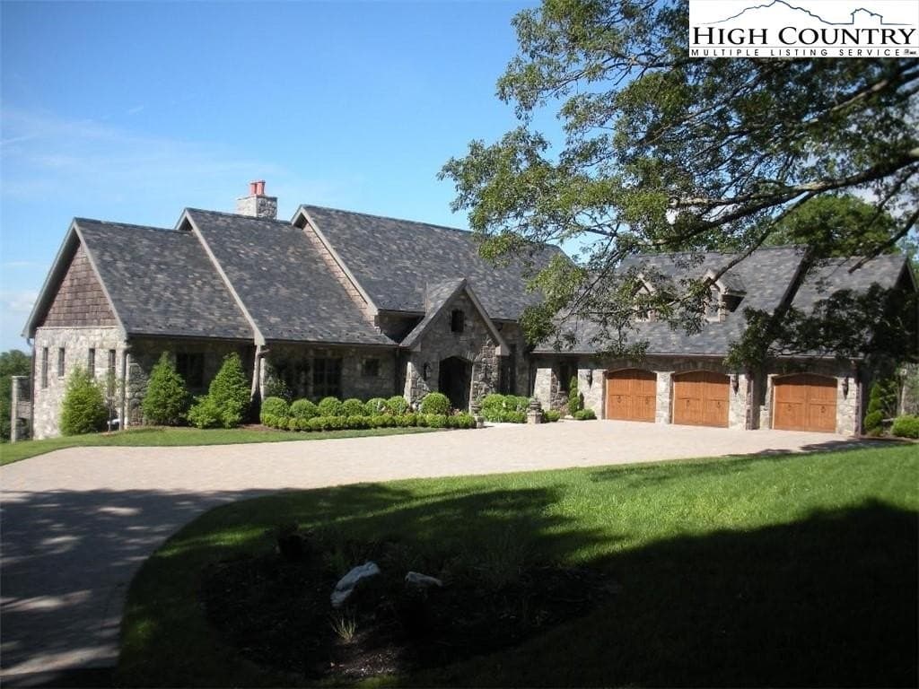 733 Dogwood Ln, Blowing Rock