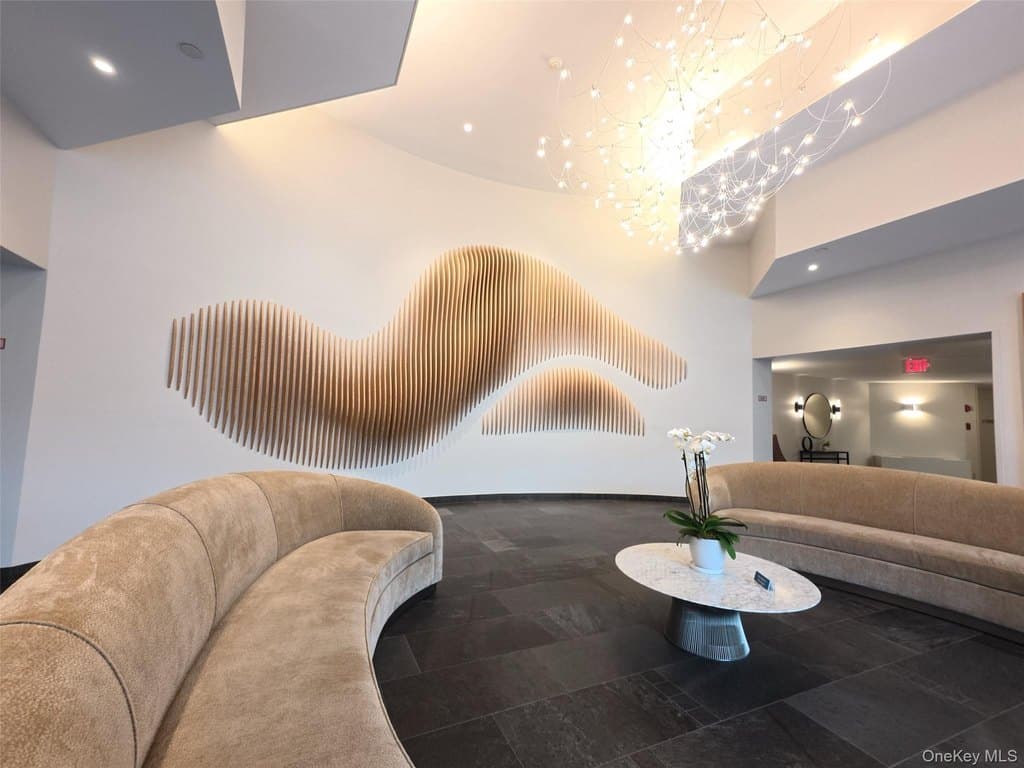 10 Stewart Pl Apt 2GE, White Plains