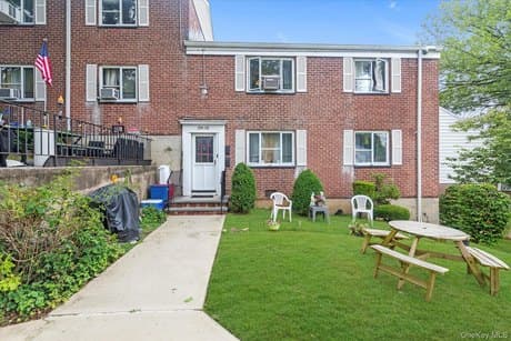 22402 Stronghurst Ave Unit 208