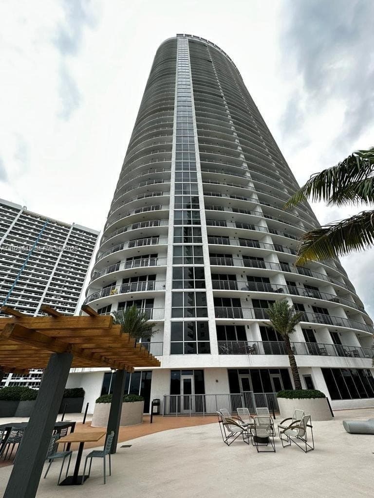 1750 N Bayshore Dr Apt 3109
