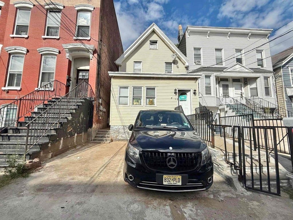 68 Brinkerhoff St, Jersey City