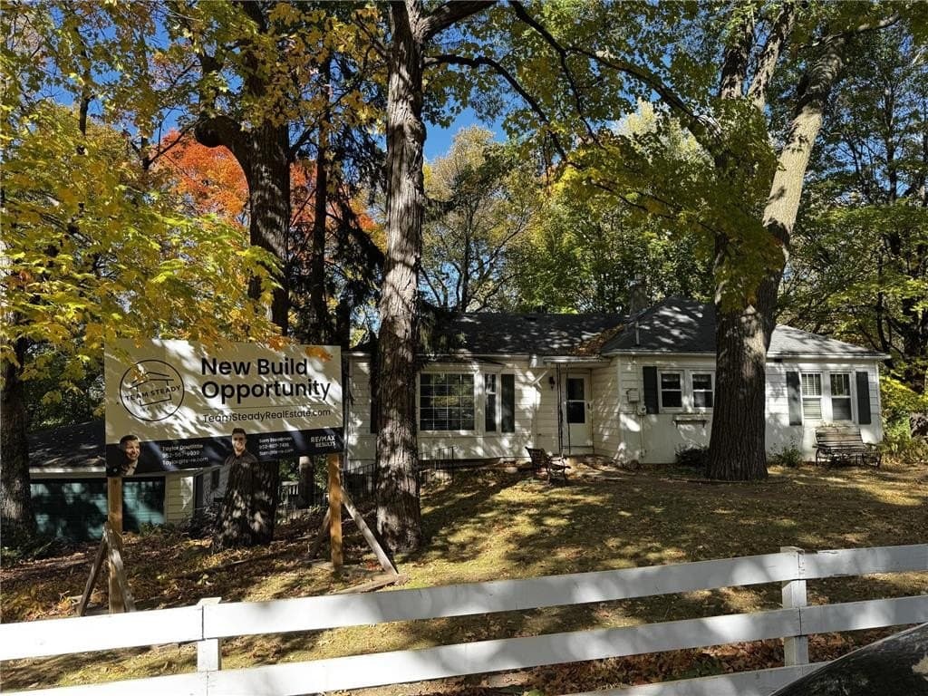 18800 Highland Ave, Wayzata