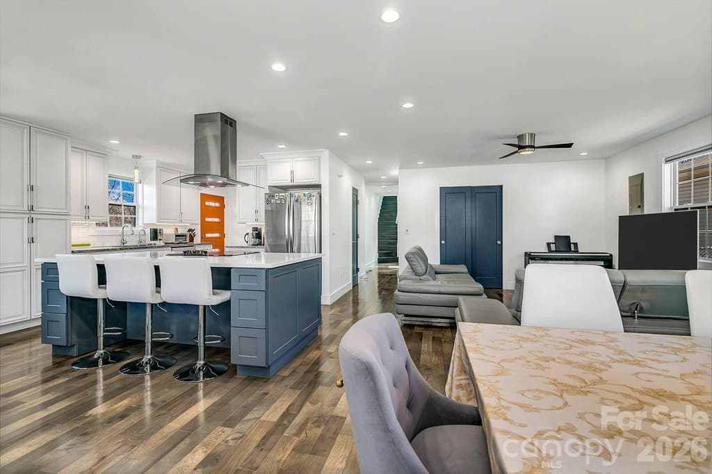 215 E Oakview Rd, Asheville