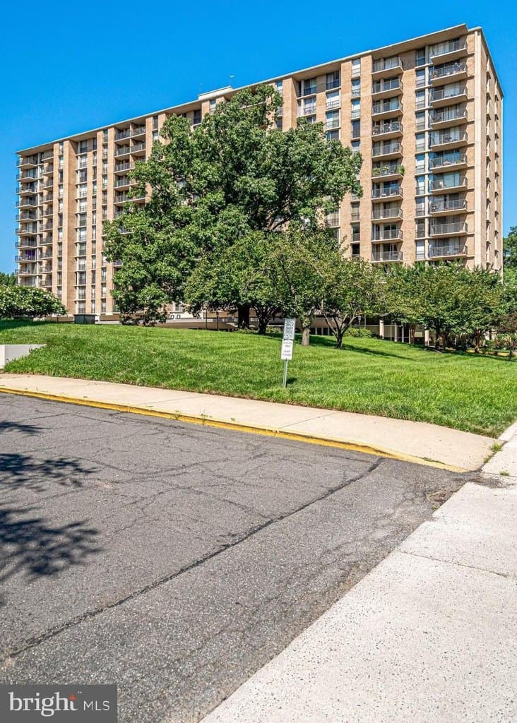 4600 S Four Mile Run Dr Apt 627, Arlington