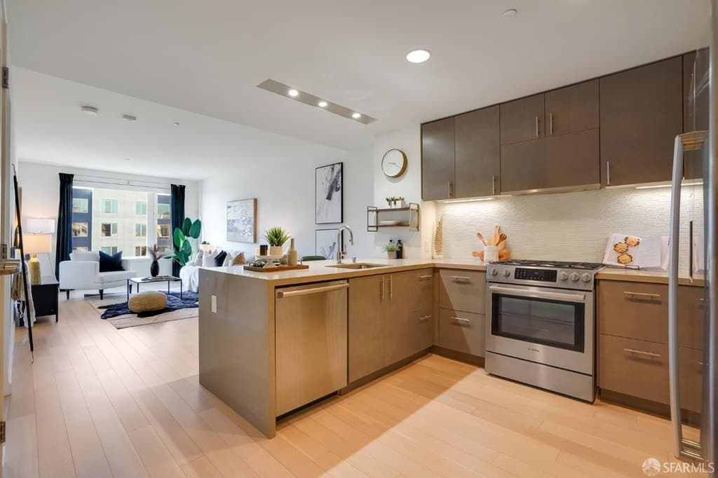 52 Innes Ct Apt 305, San Francisco