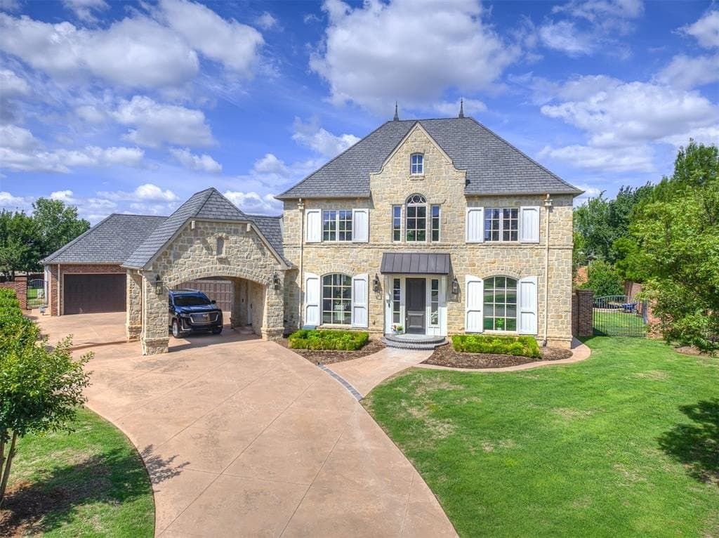 18601 Wolf Creek Dr, Edmond