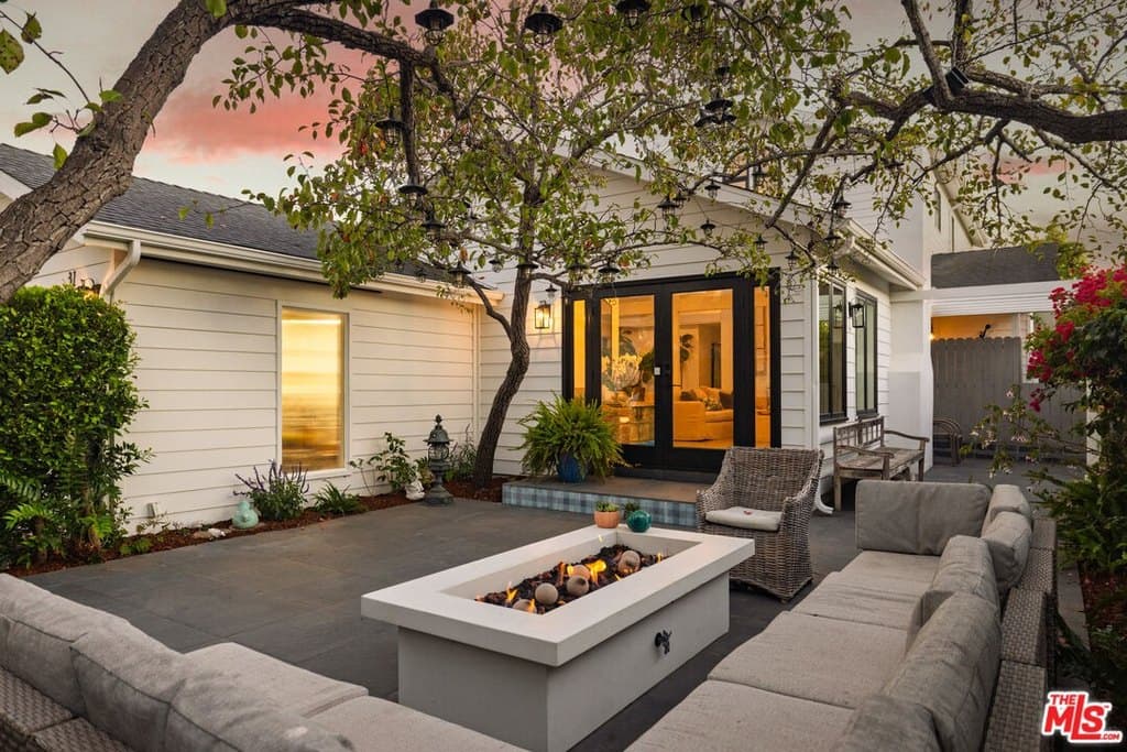 31 Cedar Ln, Santa Barbara