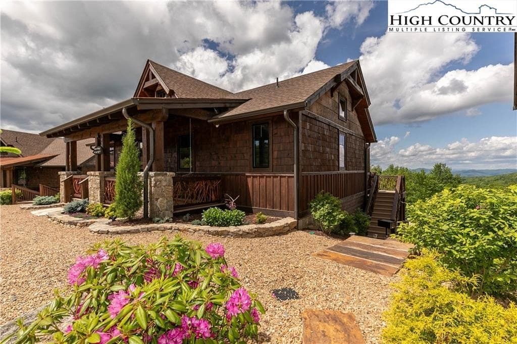 40 Camp Eagle Ct, Banner Elk