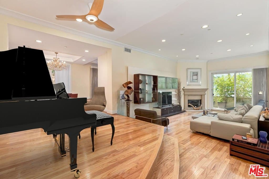 132 S Maple Dr Unit 101, Beverly Hills