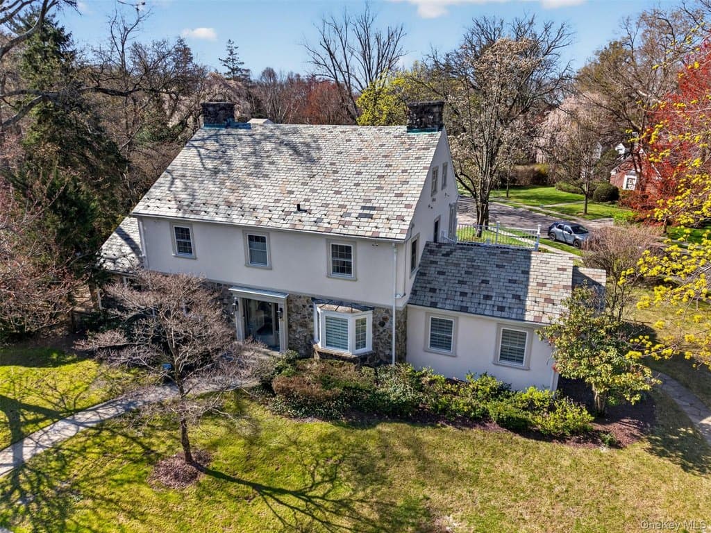 24 Wensley Dr, Great Neck