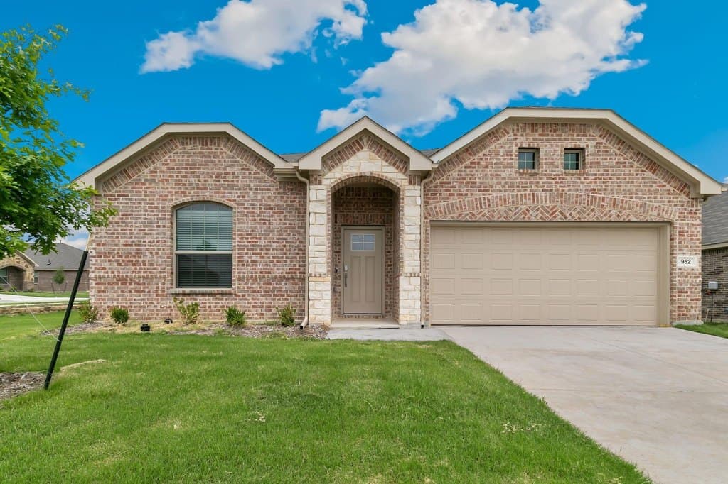 952 Dustwood Dr, Fort Worth