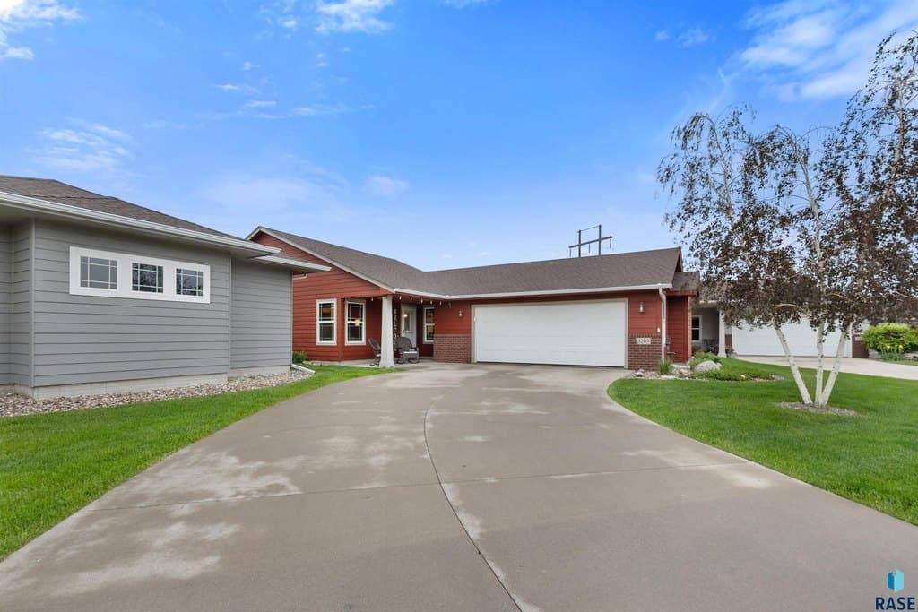 3205 S Manifold Ave, Sioux Falls