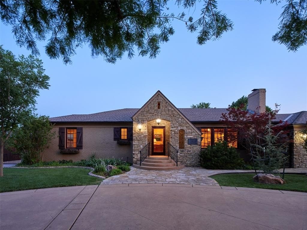 1802 Coventry Ln, Nichols Hills