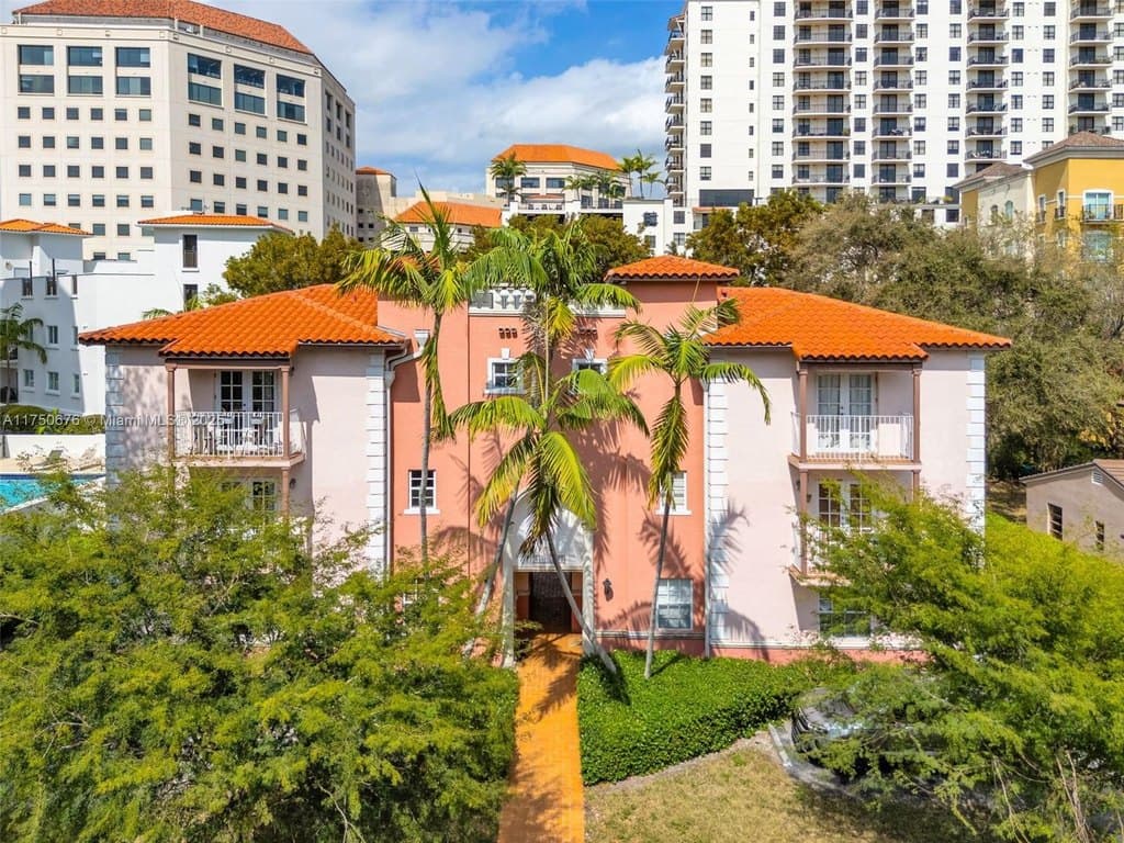 29 Santillane Ave Apt 7, Coral Gables