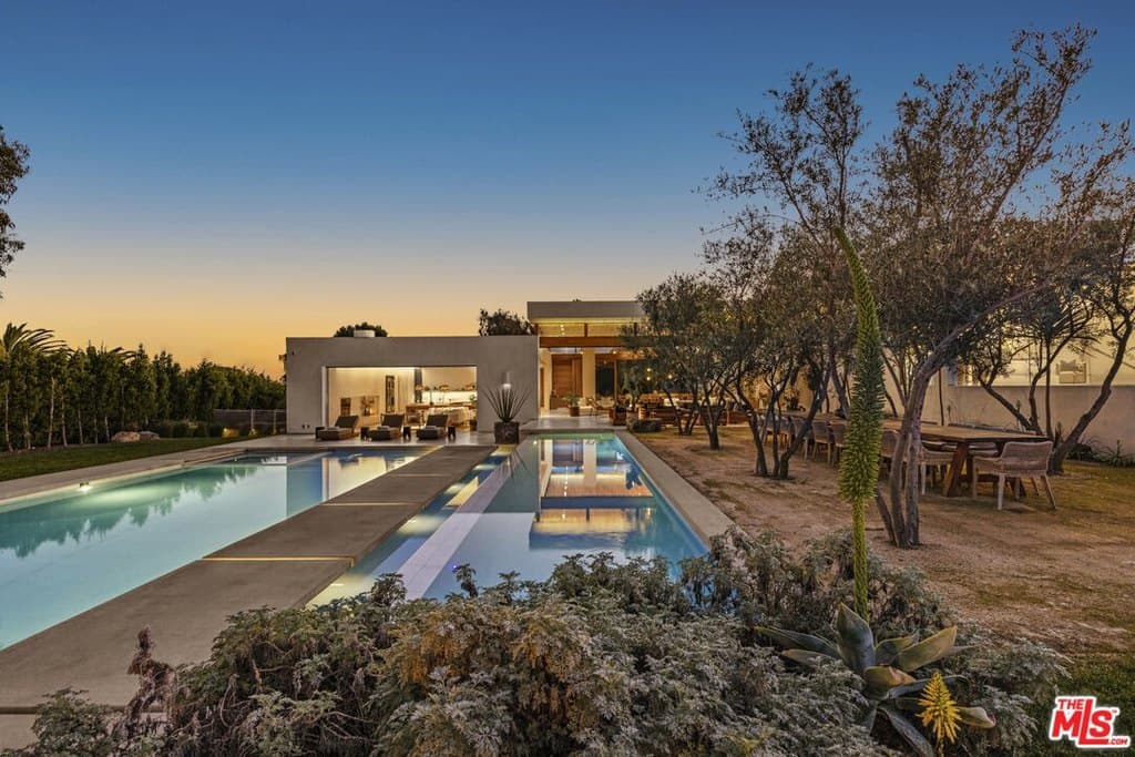 28837 Selfridge Dr, Malibu