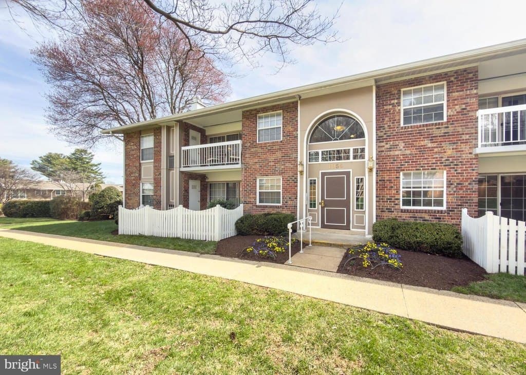 1954 Kennedy Dr Apt 201, McLean