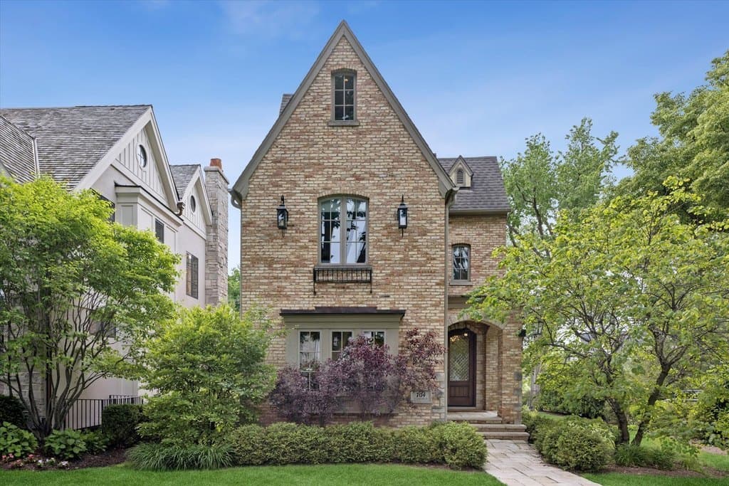 704 S Lincoln St, Hinsdale