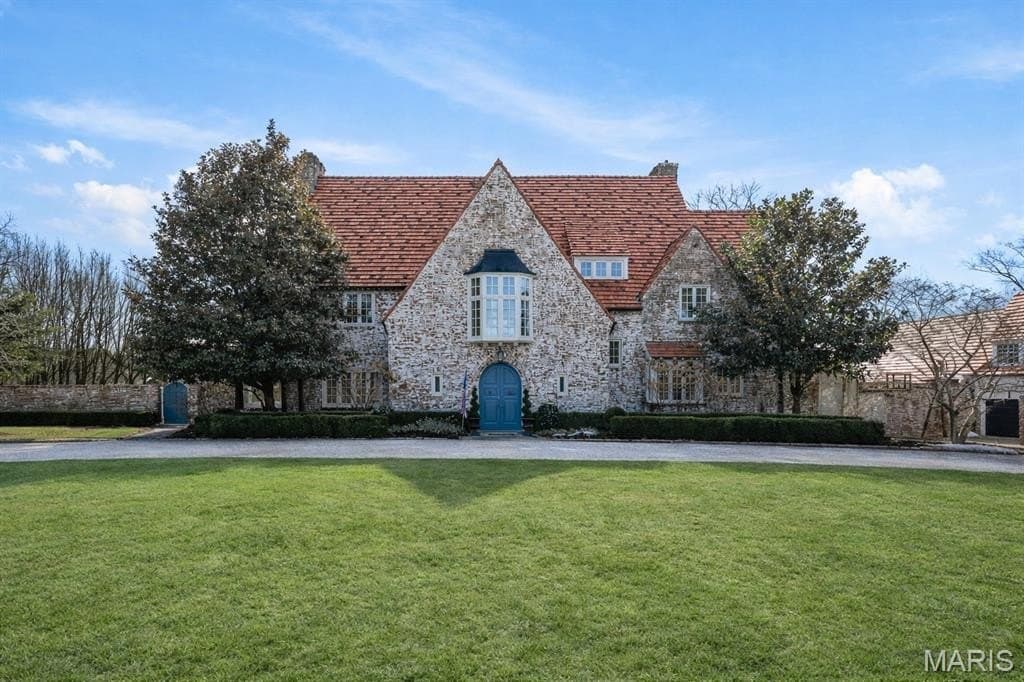 8 Ridgewood St, Ladue