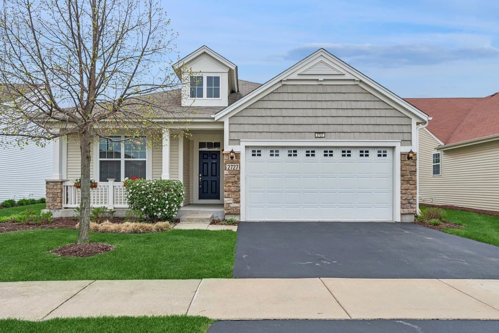 2727 Northmoor Dr, Naperville