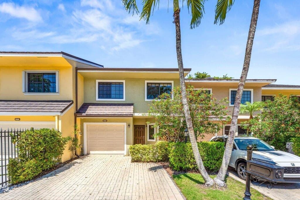 5698 Santiago Cir, Boca Raton