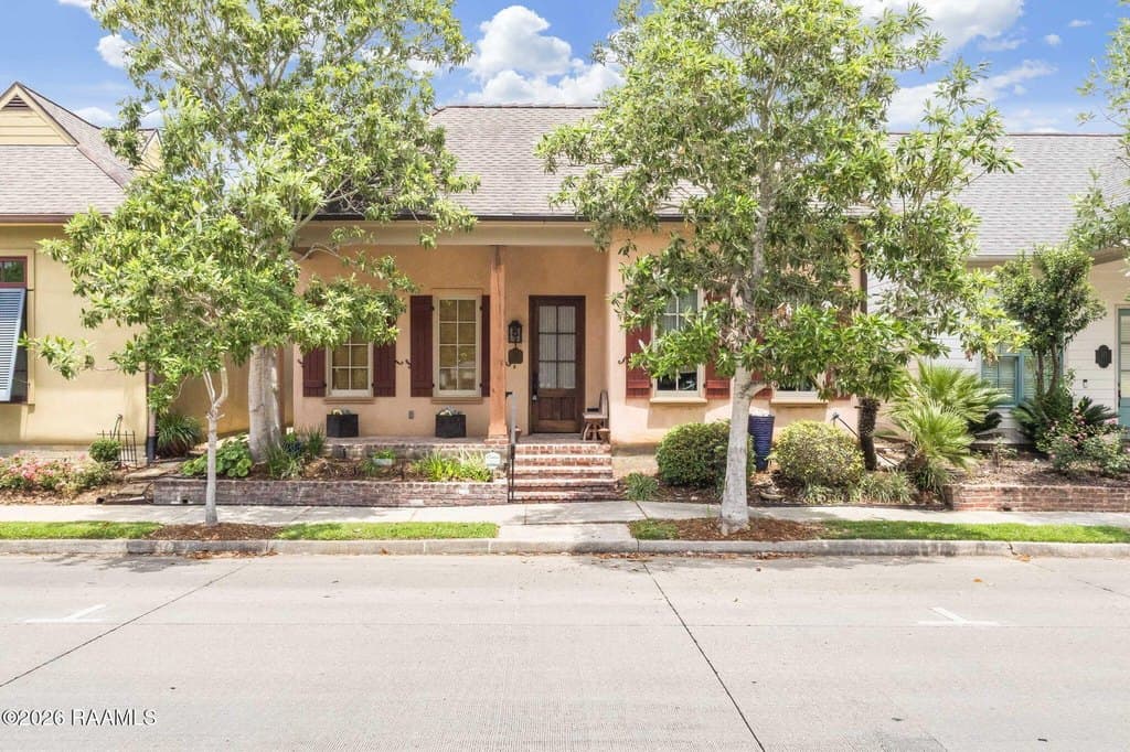 214 Settlers Trace Blvd, Lafayette