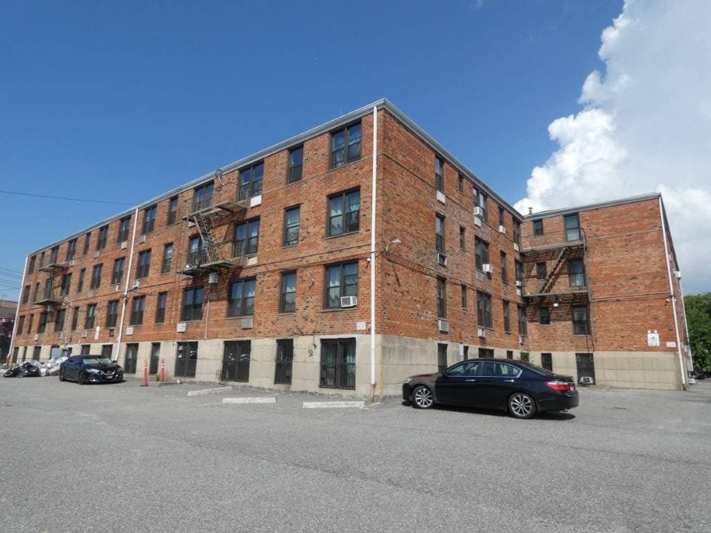 979 E 108th St Apt 1B, Brooklyn