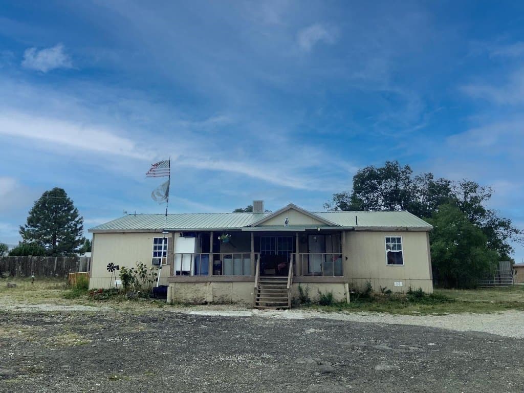 319B Herdner Rd, Taos