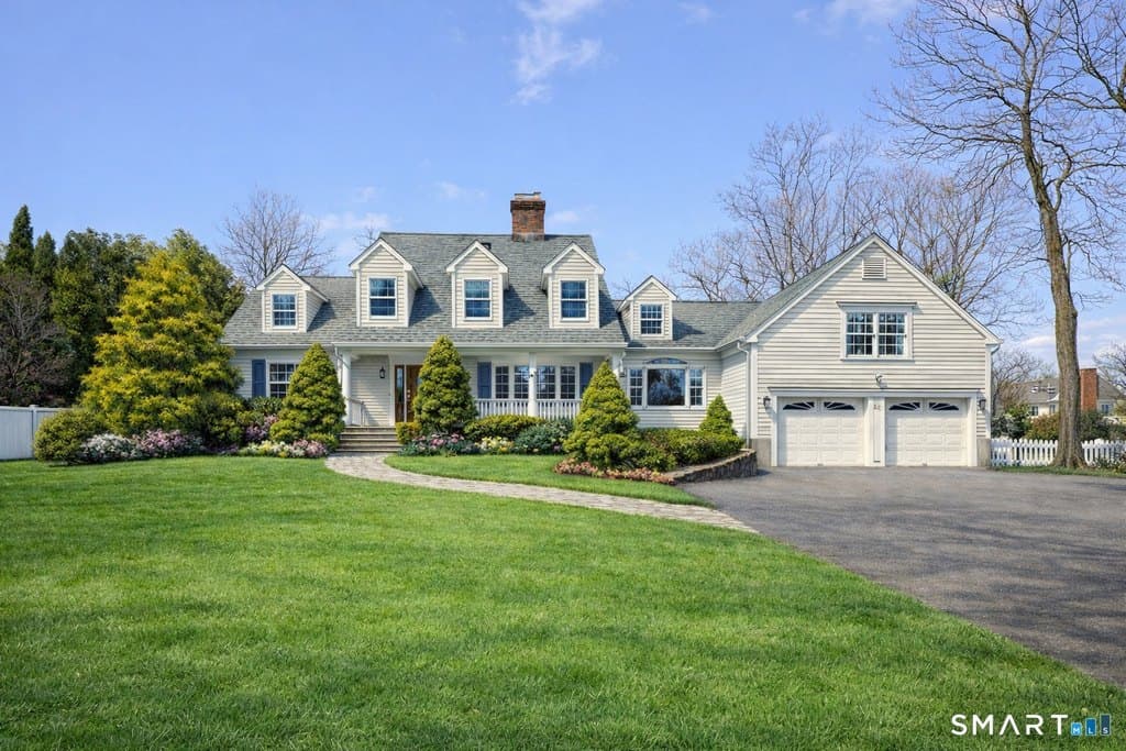 26 Farm Rd, New Canaan