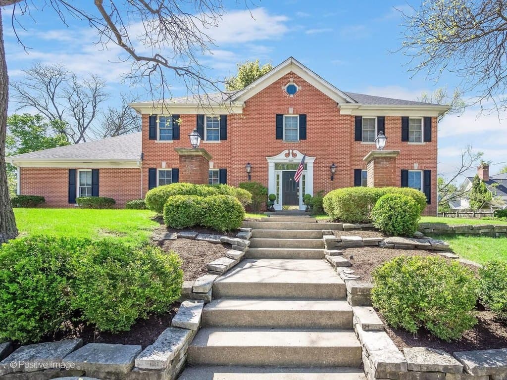 800 W 7th St, Hinsdale