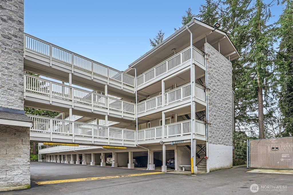 14547 NE 40th St Apt J302, Bellevue