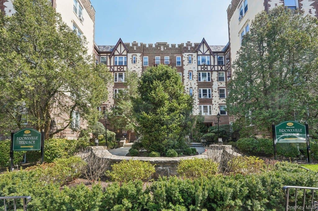 1468 Midland Ave Apt 2C, Bronxville