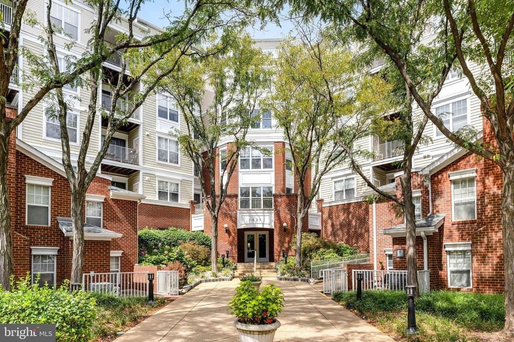 1625 International Dr Unit 421, McLean