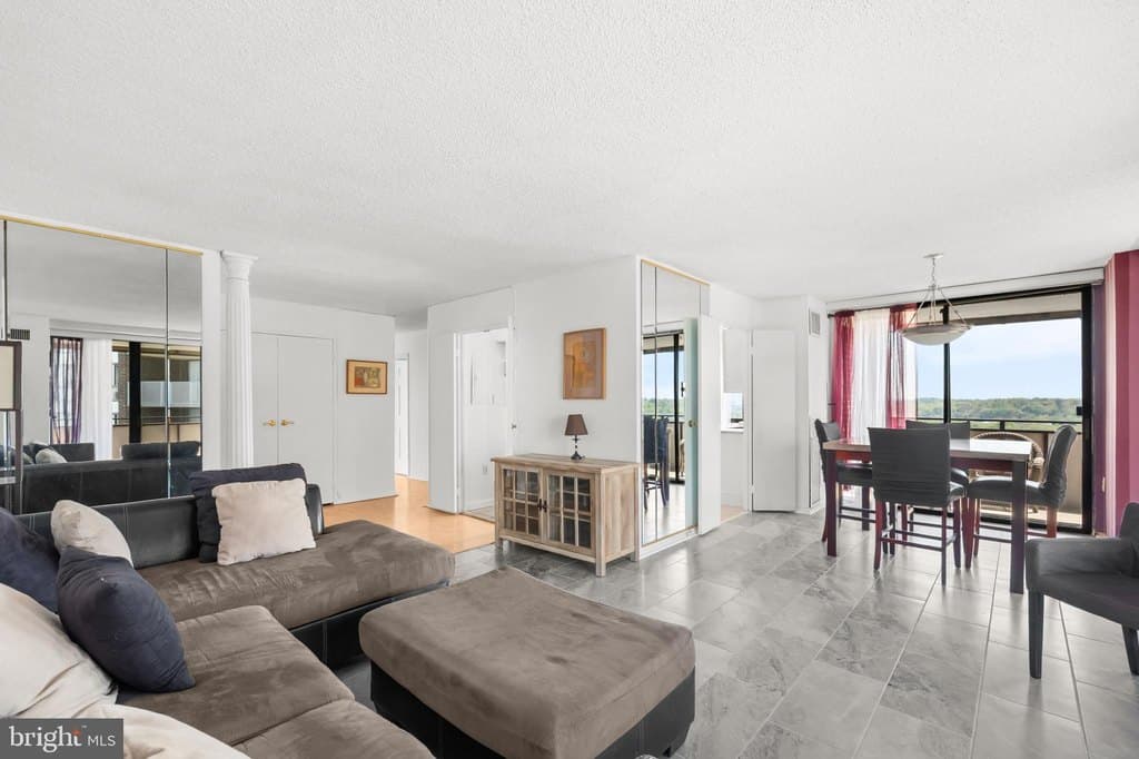 250 S Reynolds St Apt 1003, Alexandria